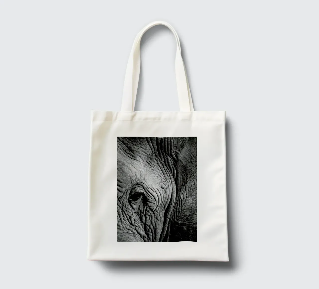 Nambithi Elephant 01 tote bag de Shot By Clint