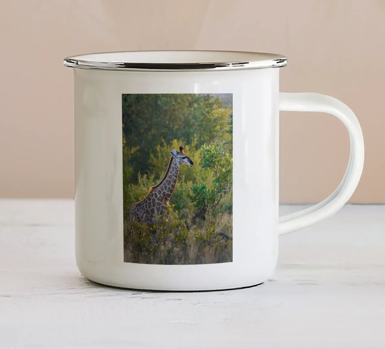 Giovane giraffa tazza in smalto da Tom's Wildlife