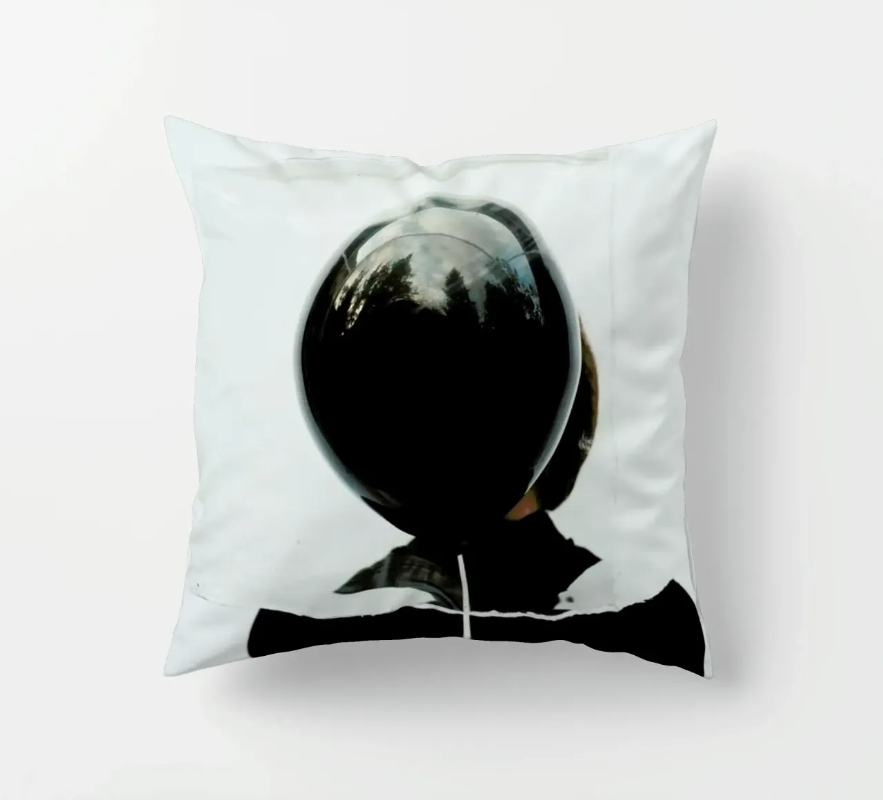Behind The Balloon cuscino da Jovana Rikalo