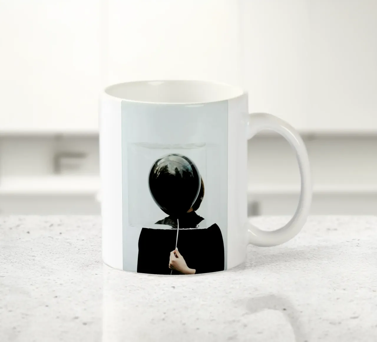 Behind The Balloon tazza in ceramica da Jovana Rikalo