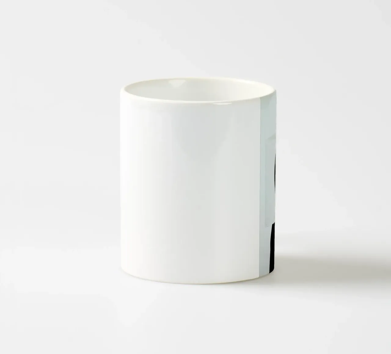 Behind The Balloon tazza in ceramica da Jovana Rikalo