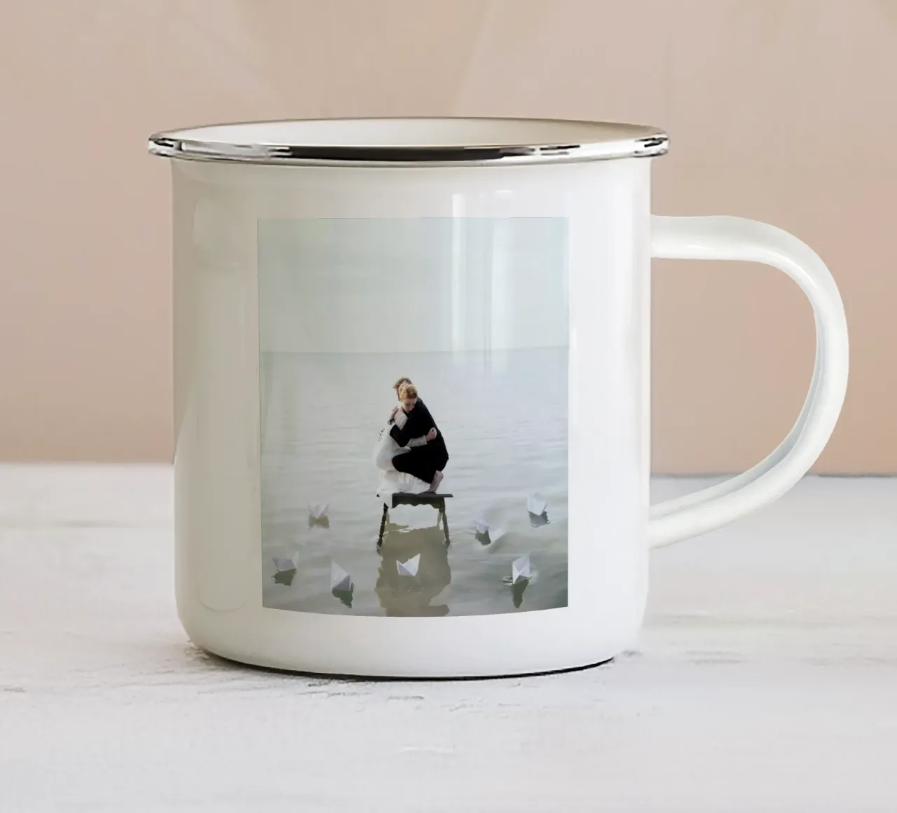 Fear tazza in smalto da Jovana Rikalo