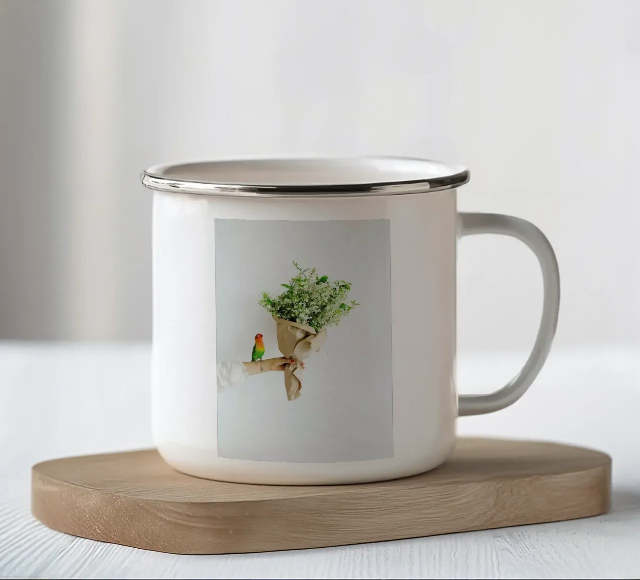 Parrot And A Girl tazza in smalto da Jovana Rikalo
