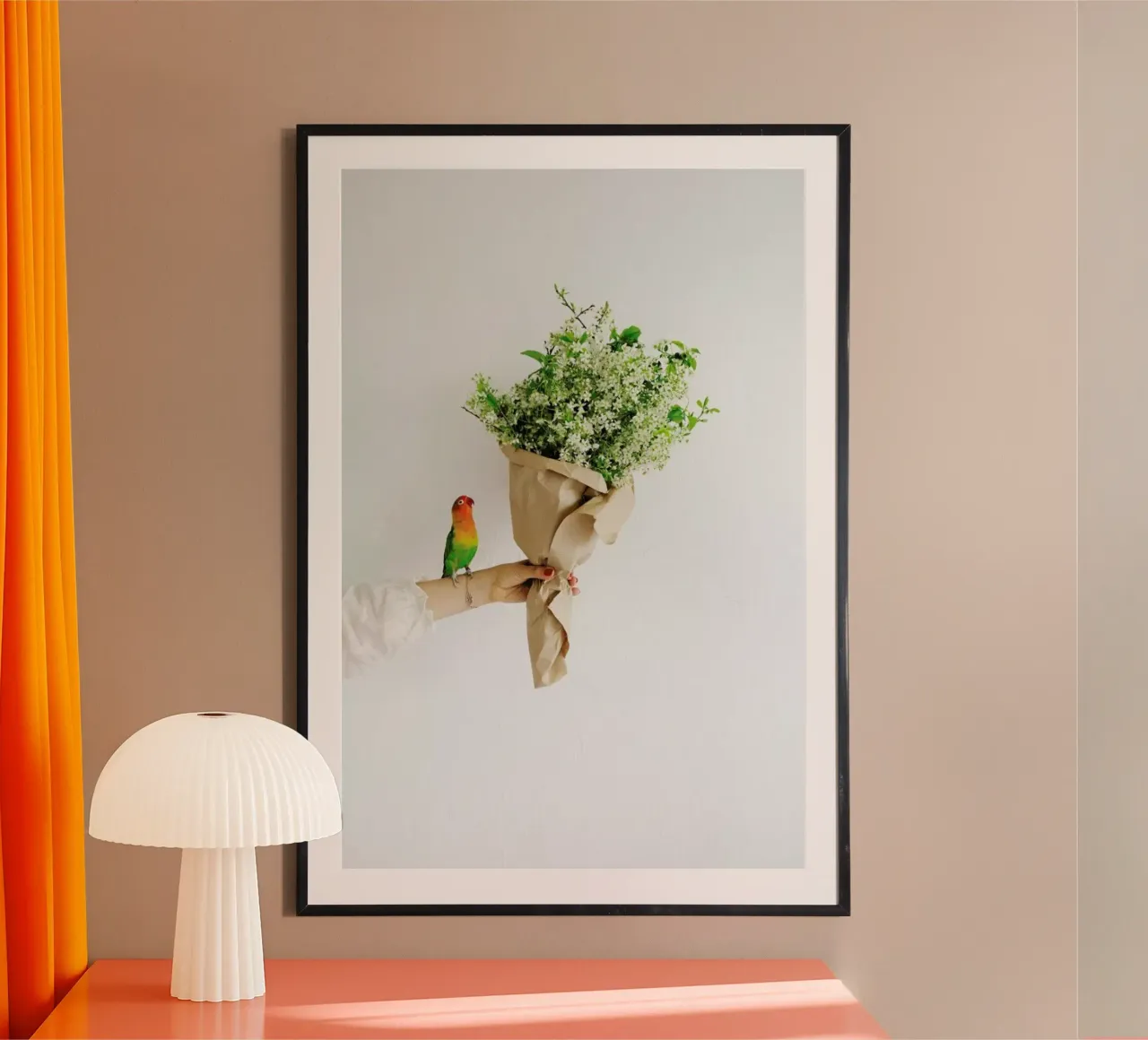 Parrot And A Girl poster con telaio in alluminio da Jovana Rikalo