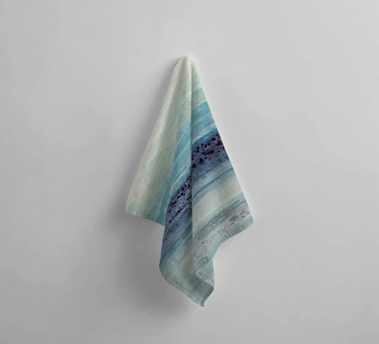 Serenity II Handtuch von IRIS LEHNHARDT FINE ART