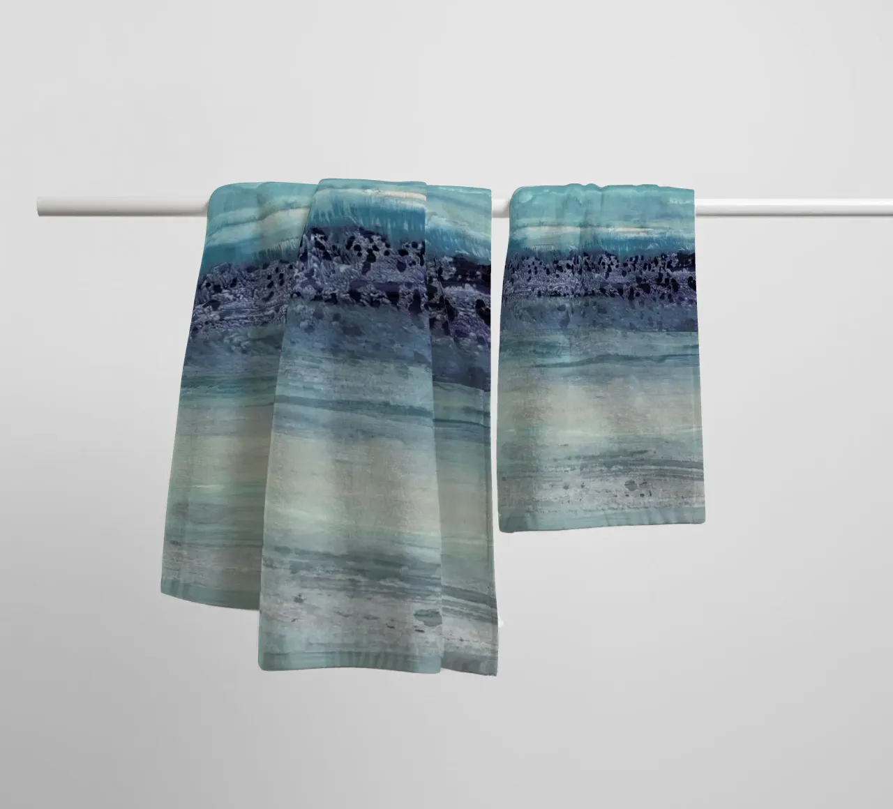 Serenity II badhanddoek van IRIS LEHNHARDT FINE ART