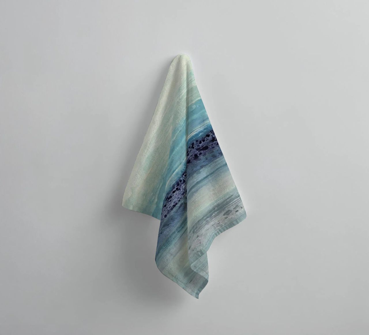 Serenity II Handtuch von IRIS LEHNHARDT FINE ART