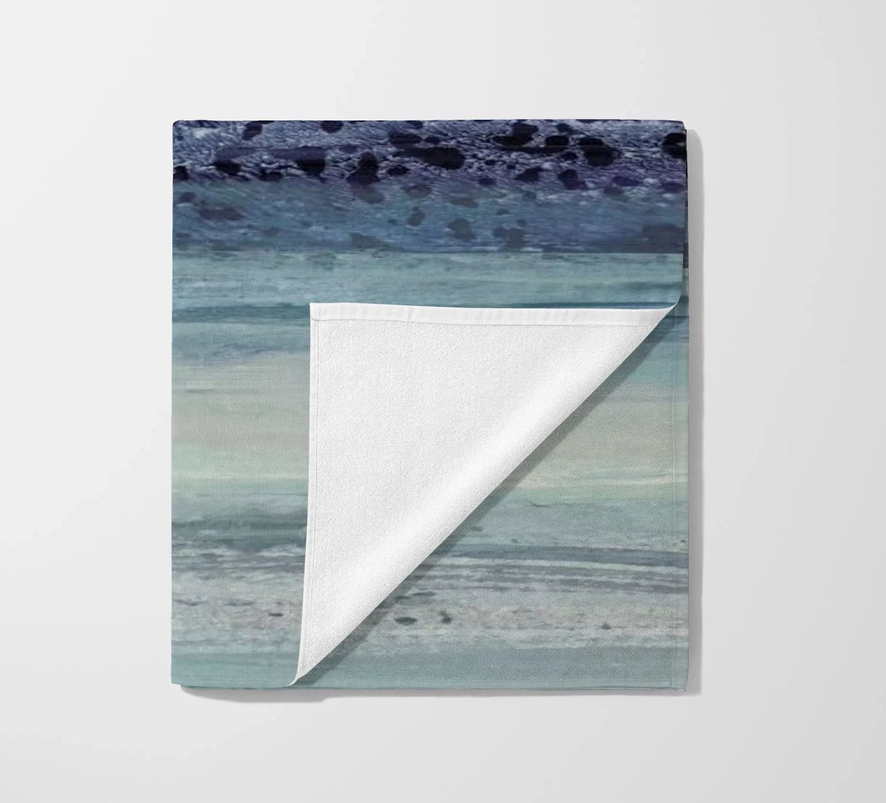 Serenity II Strandtuch von IRIS LEHNHARDT FINE ART