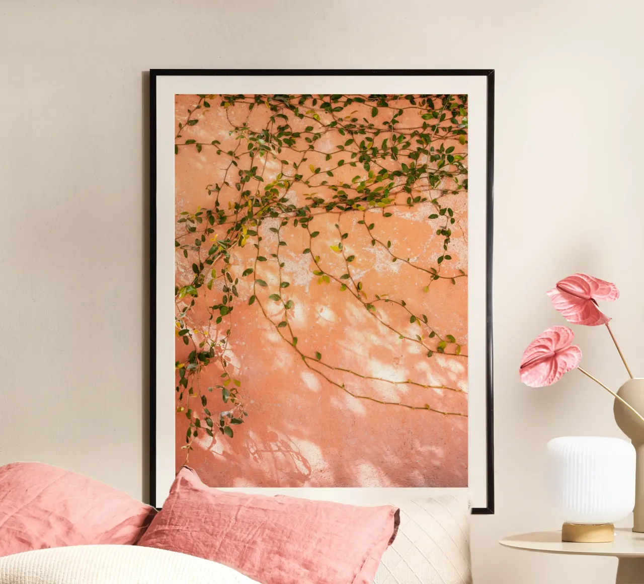 Ivy Shadows - San Miguel de Allende Travel Photography poster con telaio in plastica da Raisa Zwart Photography
