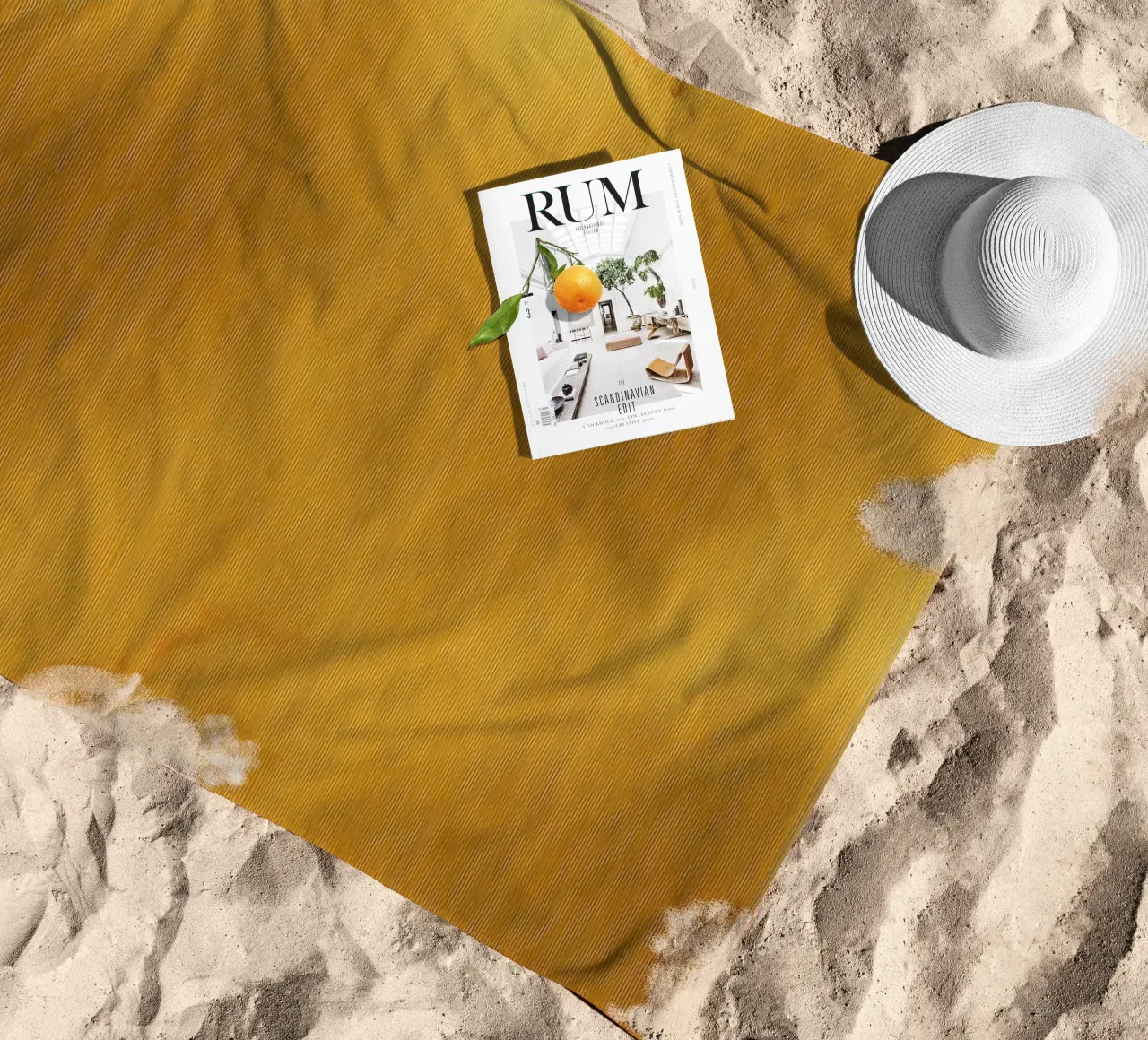 Puur goud | Luxe streeppatroon strandhanddoek van Autofocus