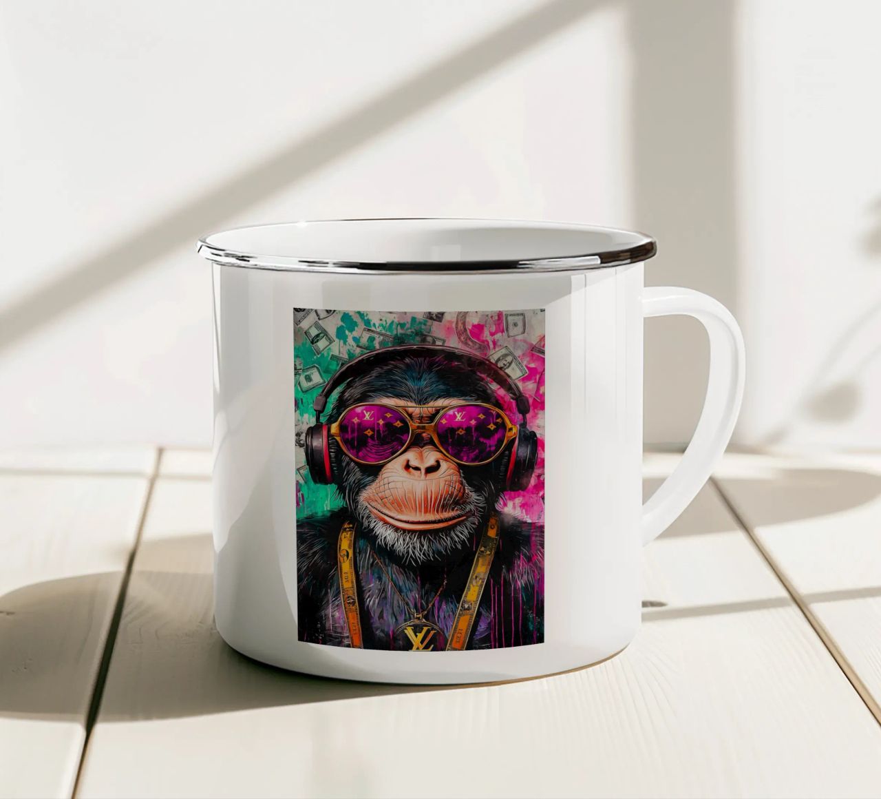 A hip hop monkey with headphone tazza in smalto da FreeArtStudio