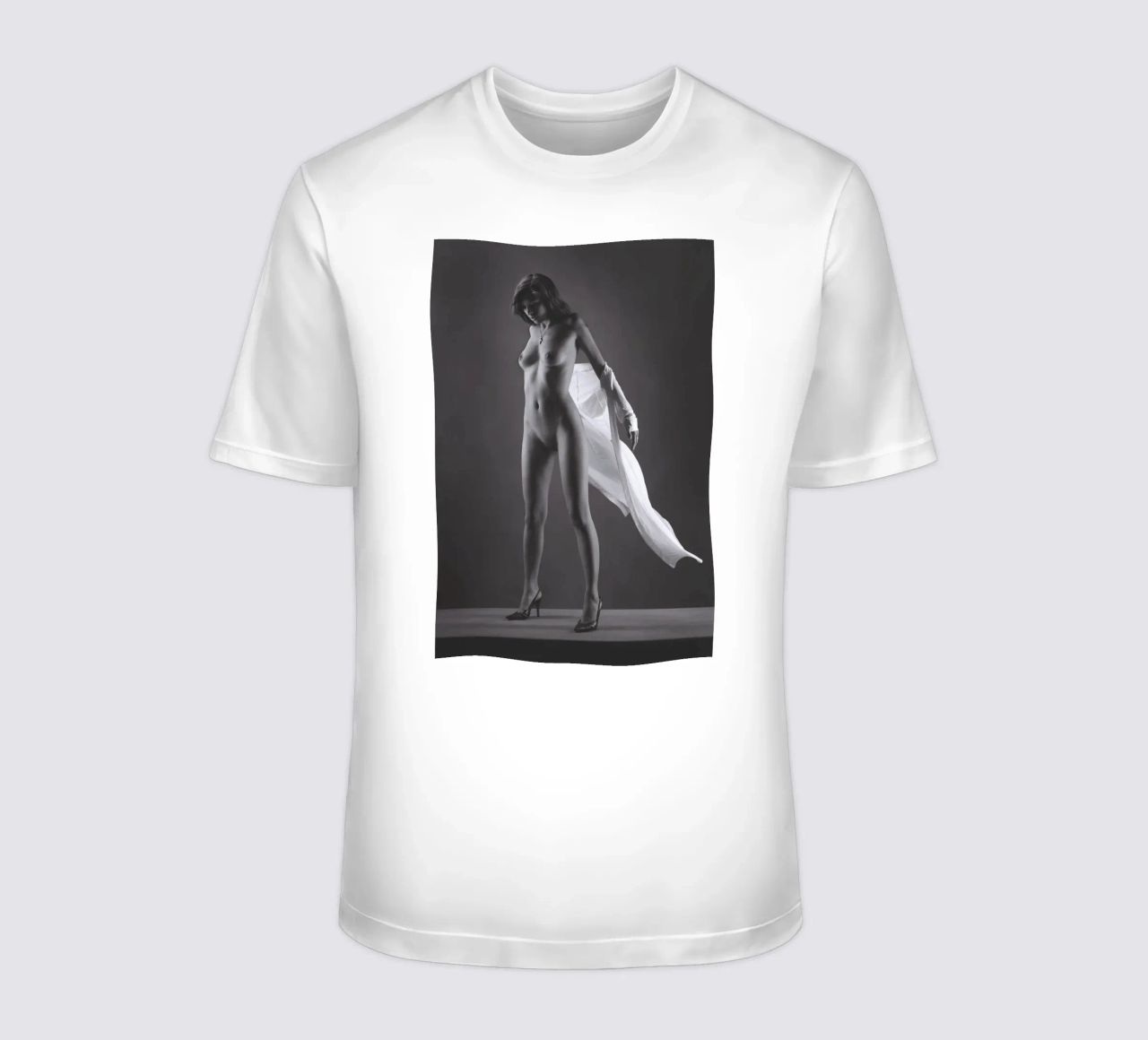 Skye in flight t-shirt da Dave Hare Photography