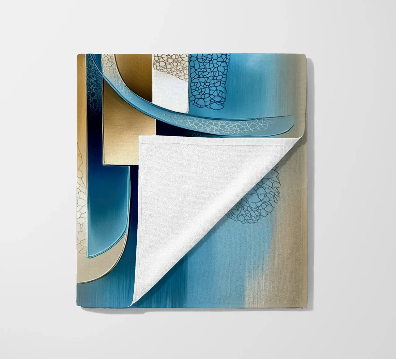 Abstracte vorm in blauw en goud strandhanddoek van Imagine
