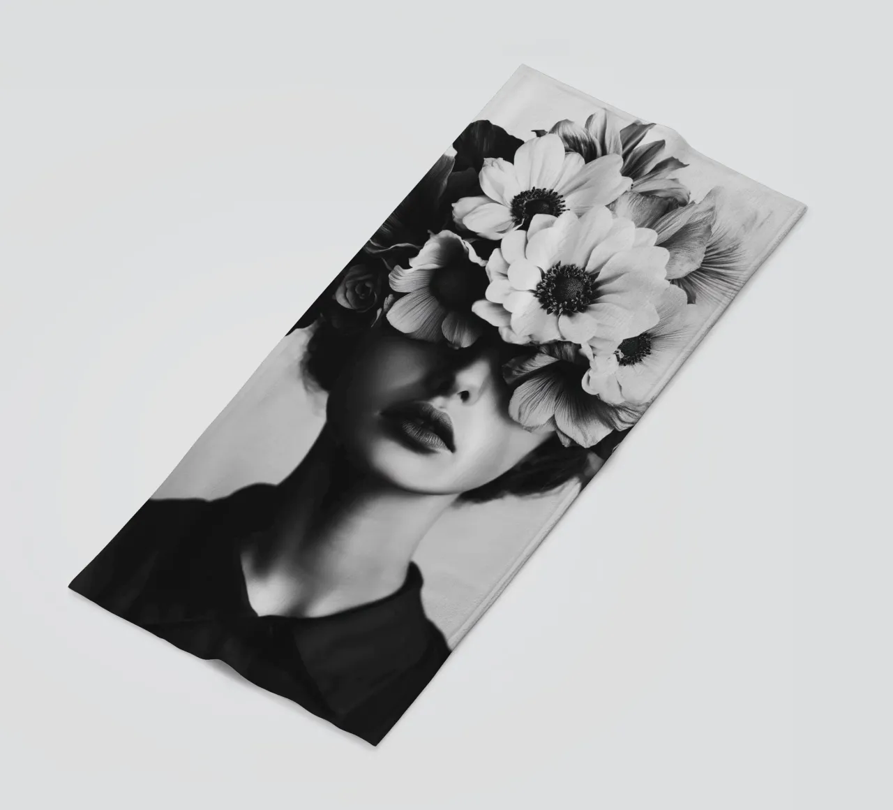 Donna con capelli a fiori telo mare da Imagine