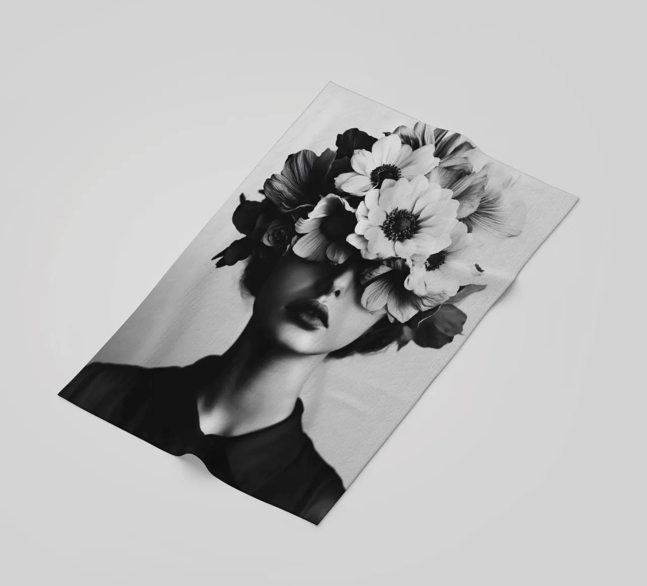 Donna con capelli a fiori telo mare da Imagine