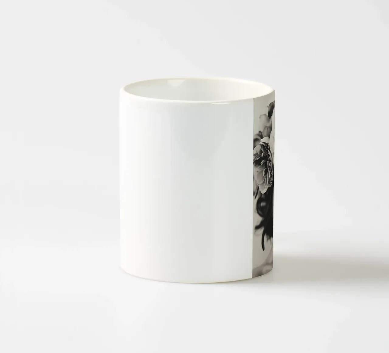 Donna con fiori tra i capelli tazza in ceramica da Imagine