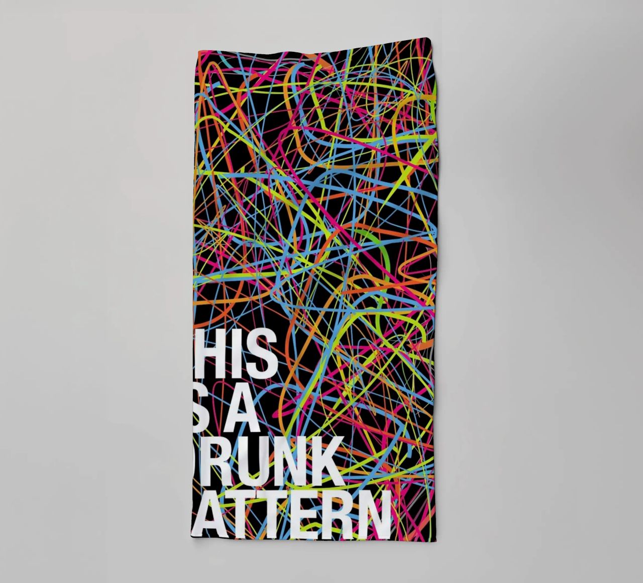 This is my drunk pattern asciugamano da bagno da Danny Ivan