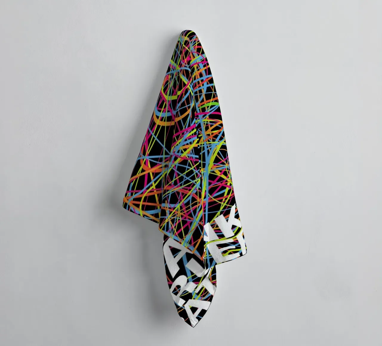 This is my drunk pattern asciugamano da bagno da Danny Ivan