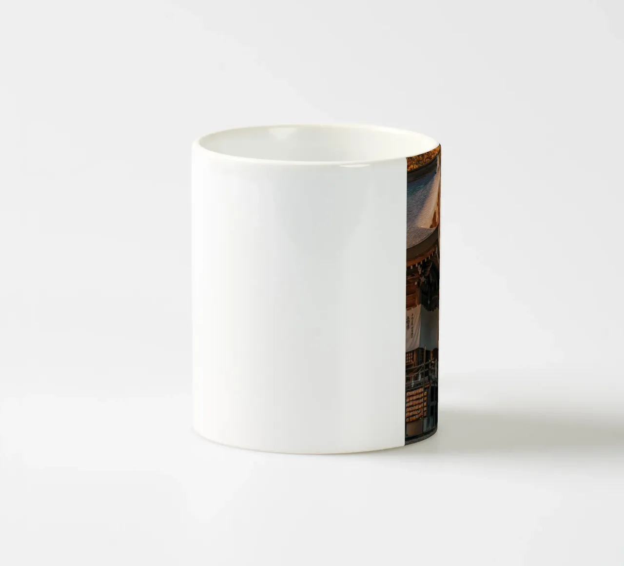 Tempio d'autunno a Nagano, Giappone tazza in ceramica da Marcel Bisig