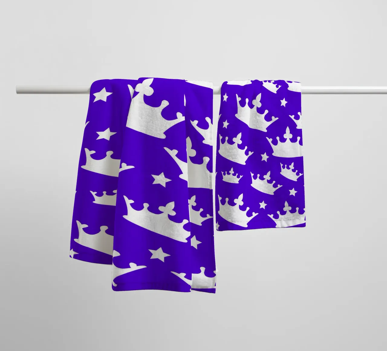 Crown with stars pattern asciugamano da bagno da baobabprintstore