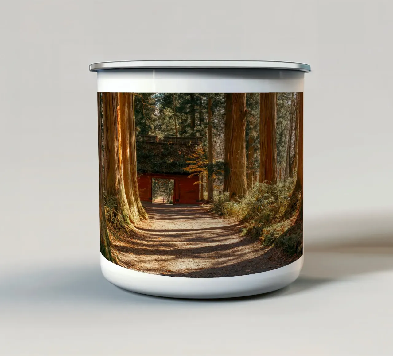 Santuario di Togakushi a Nagano, Giappone tazza in smalto da Marcel Bisig
