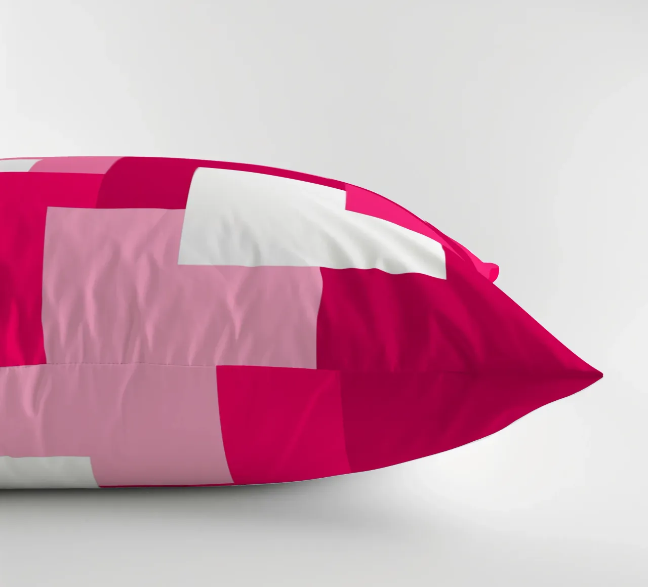 Pink square tiles cuscino da baobabprintstore