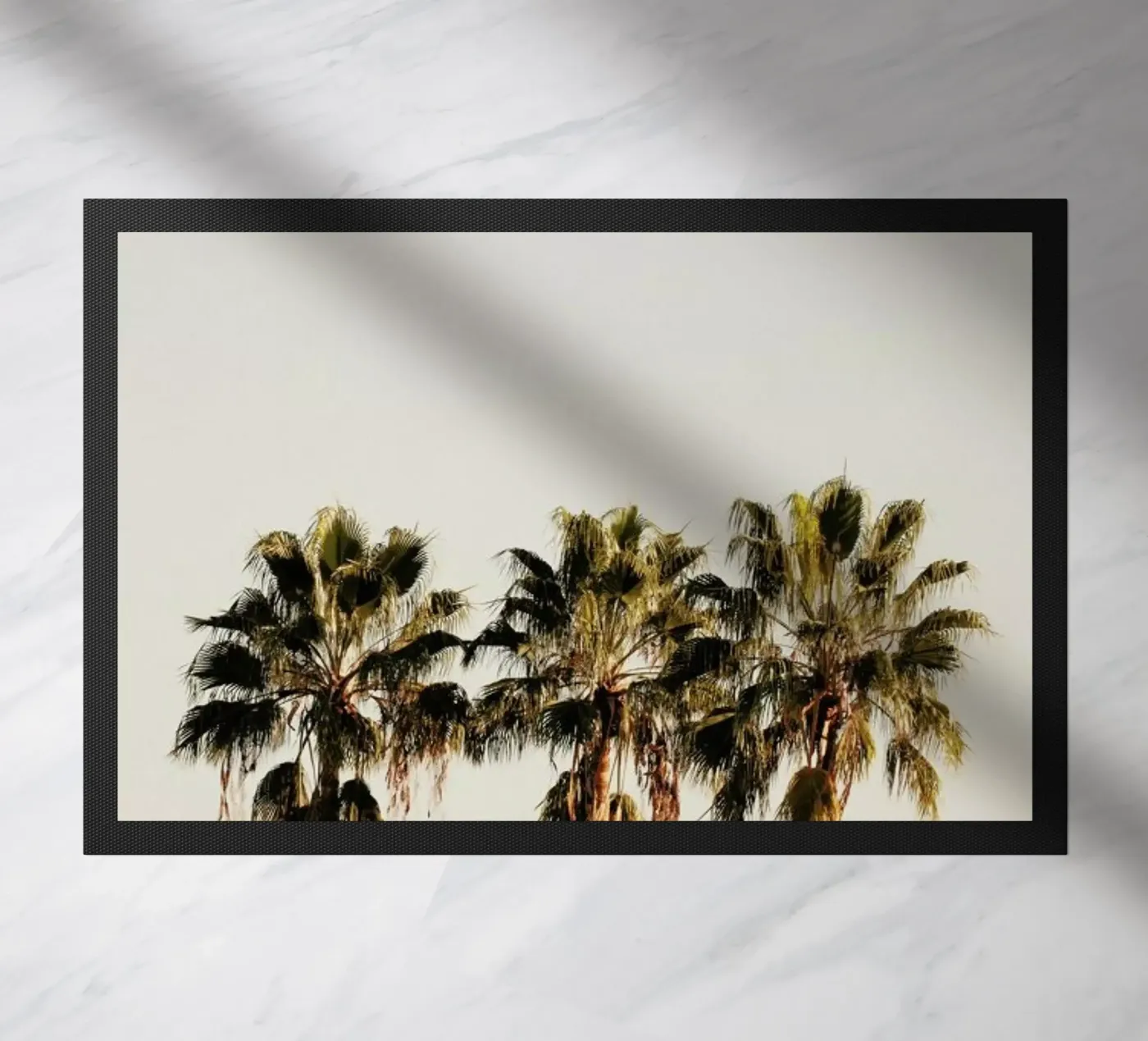 3 Palms Fußmatte von Catherine McDonald