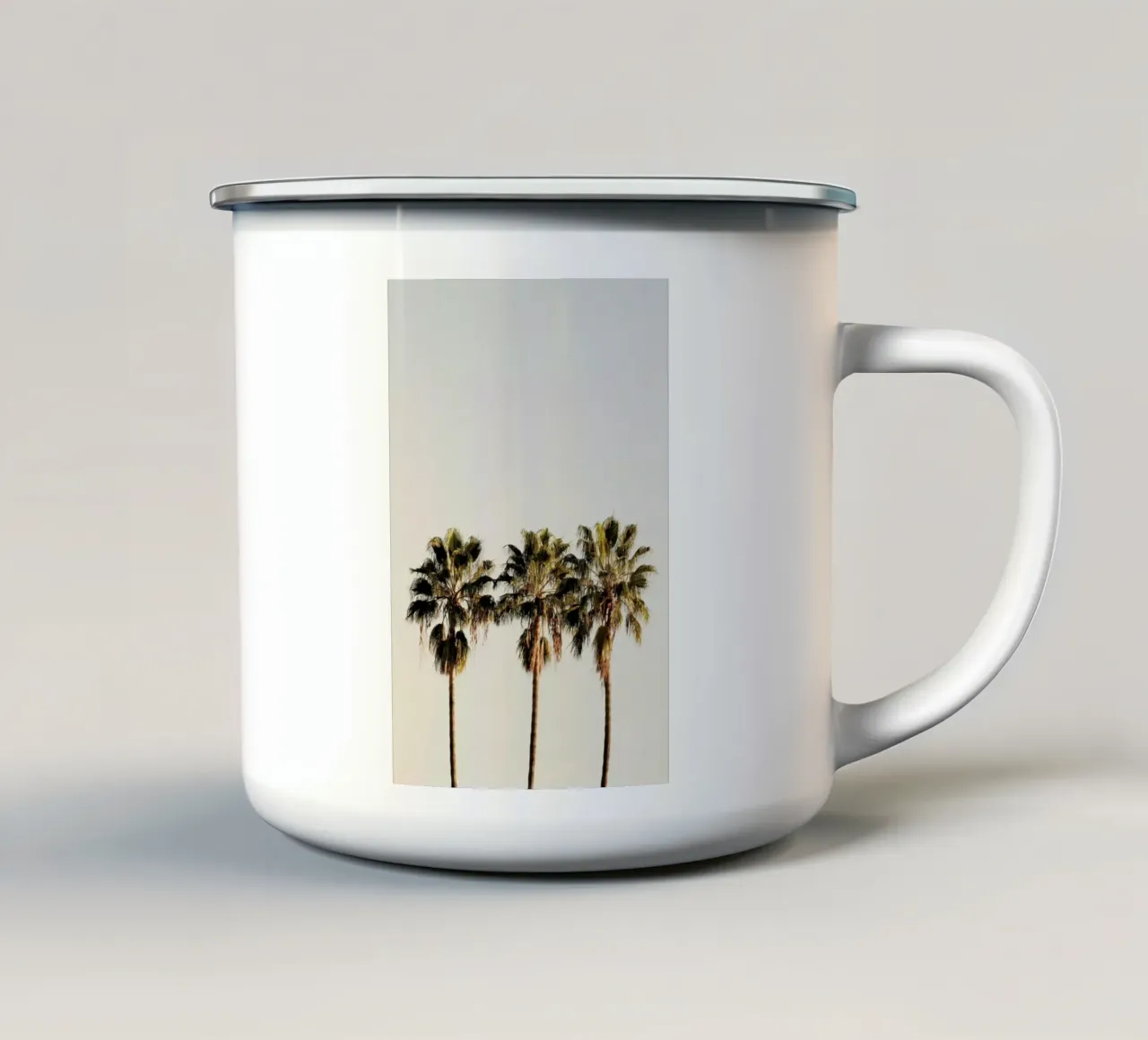 3 Palms taza de esmalte de Catherine McDonald
