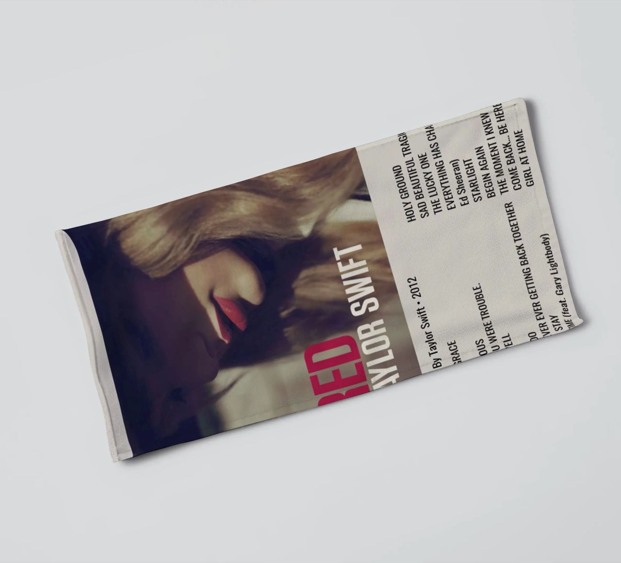 TAYLOR SWIFT RED By Taylor Swift - 2012 asciugamano da bagno da SoundStudio