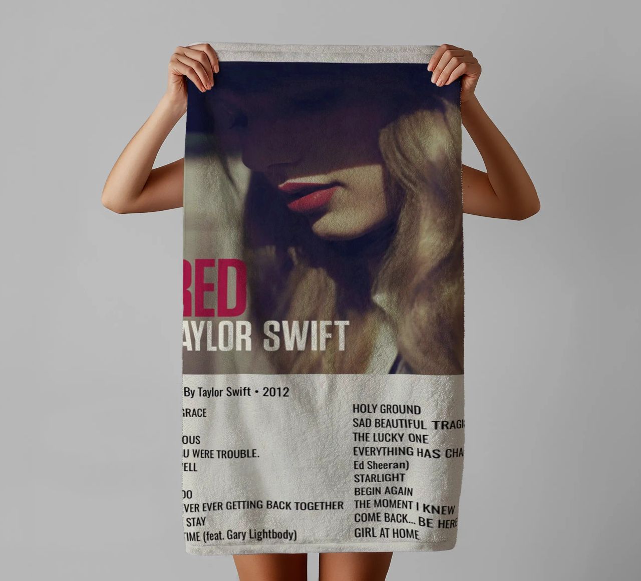 TAYLOR SWIFT RED By Taylor Swift - 2012 asciugamano da bagno da SoundStudio