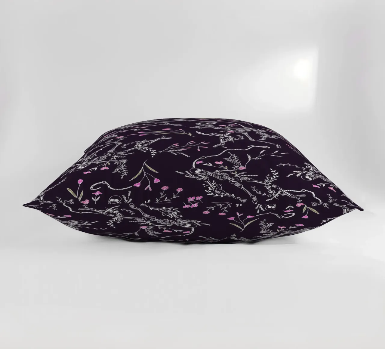 Skulls and Flowers Dark Pattern cuscino da anisillustration