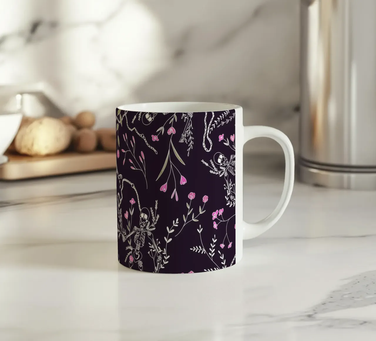 Skulls and Flowers Dark Pattern tazza in ceramica da anisillustration