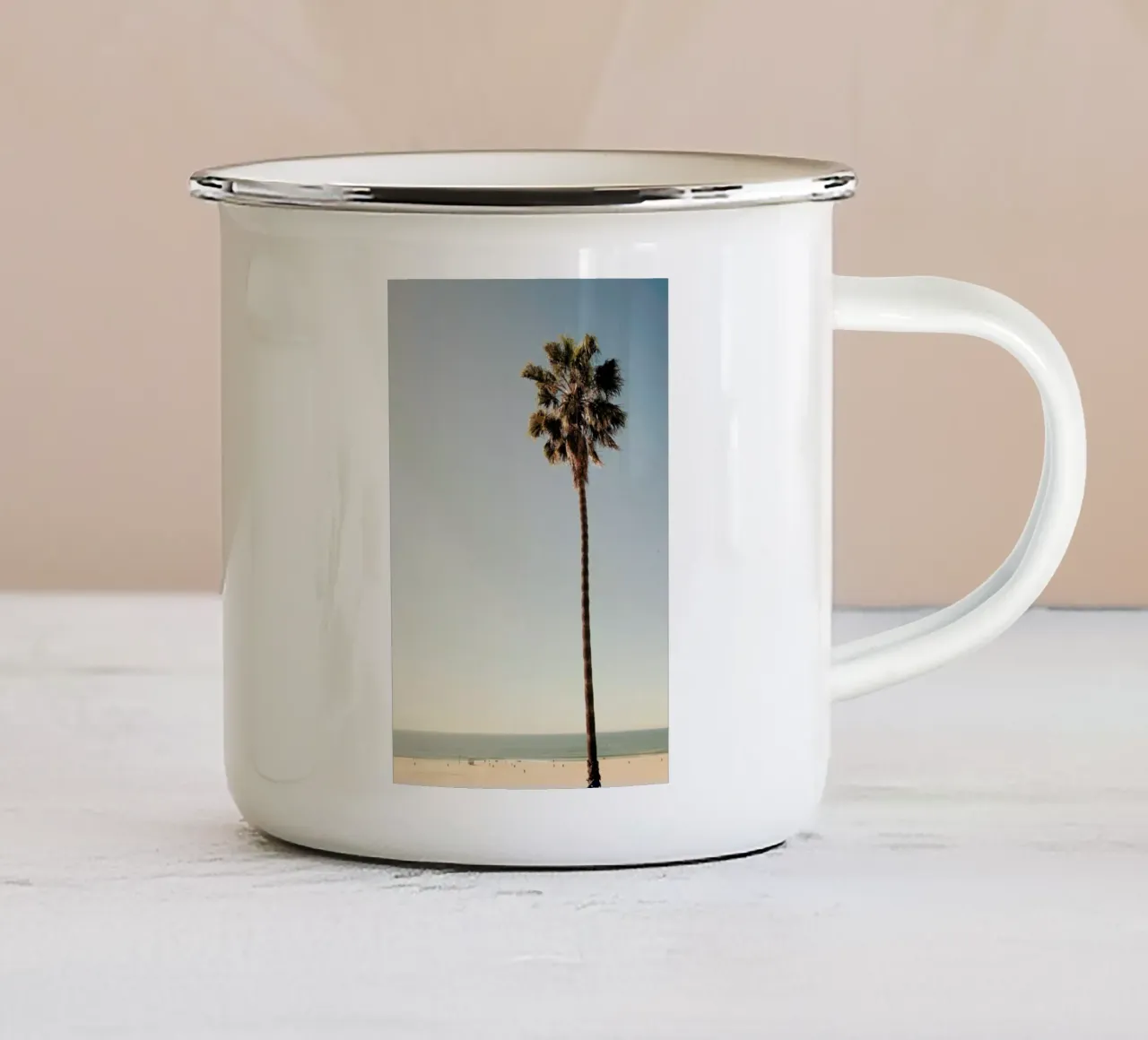 California Dreaming tazza in smalto da Catherine McDonald
