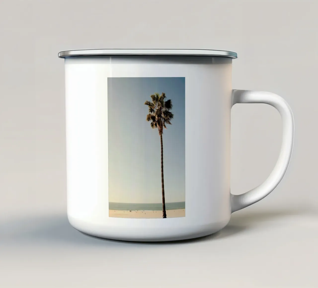 California Dreaming tazza in smalto da Catherine McDonald