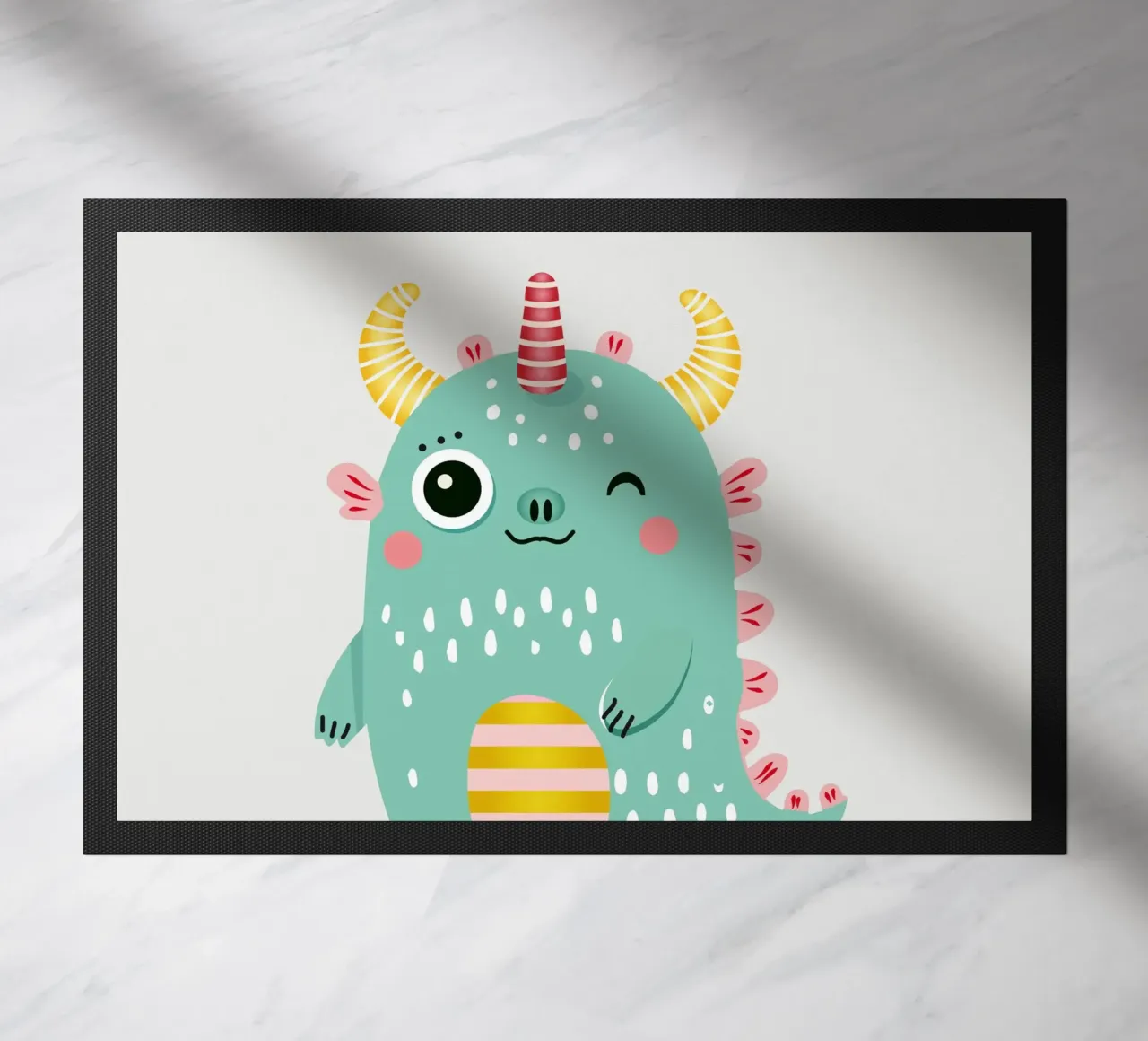 Simpatico mostro con corna colorate zerbino da namosh