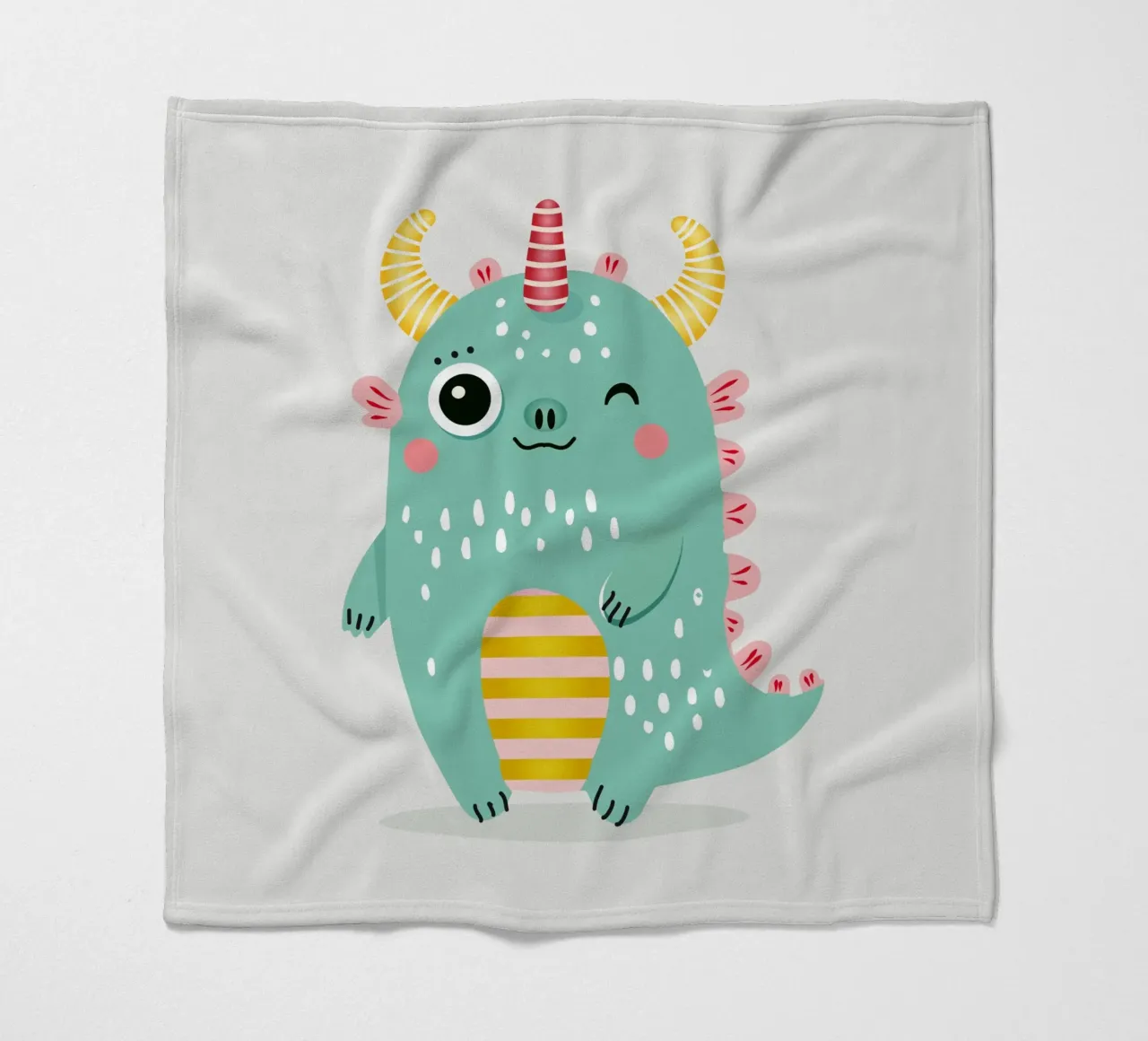 Simpatico mostro con corna colorate coperta in pile da namosh