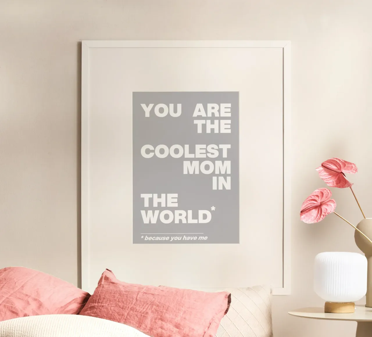 Coolest mom poster con telaio in plastica da Hey Vincent