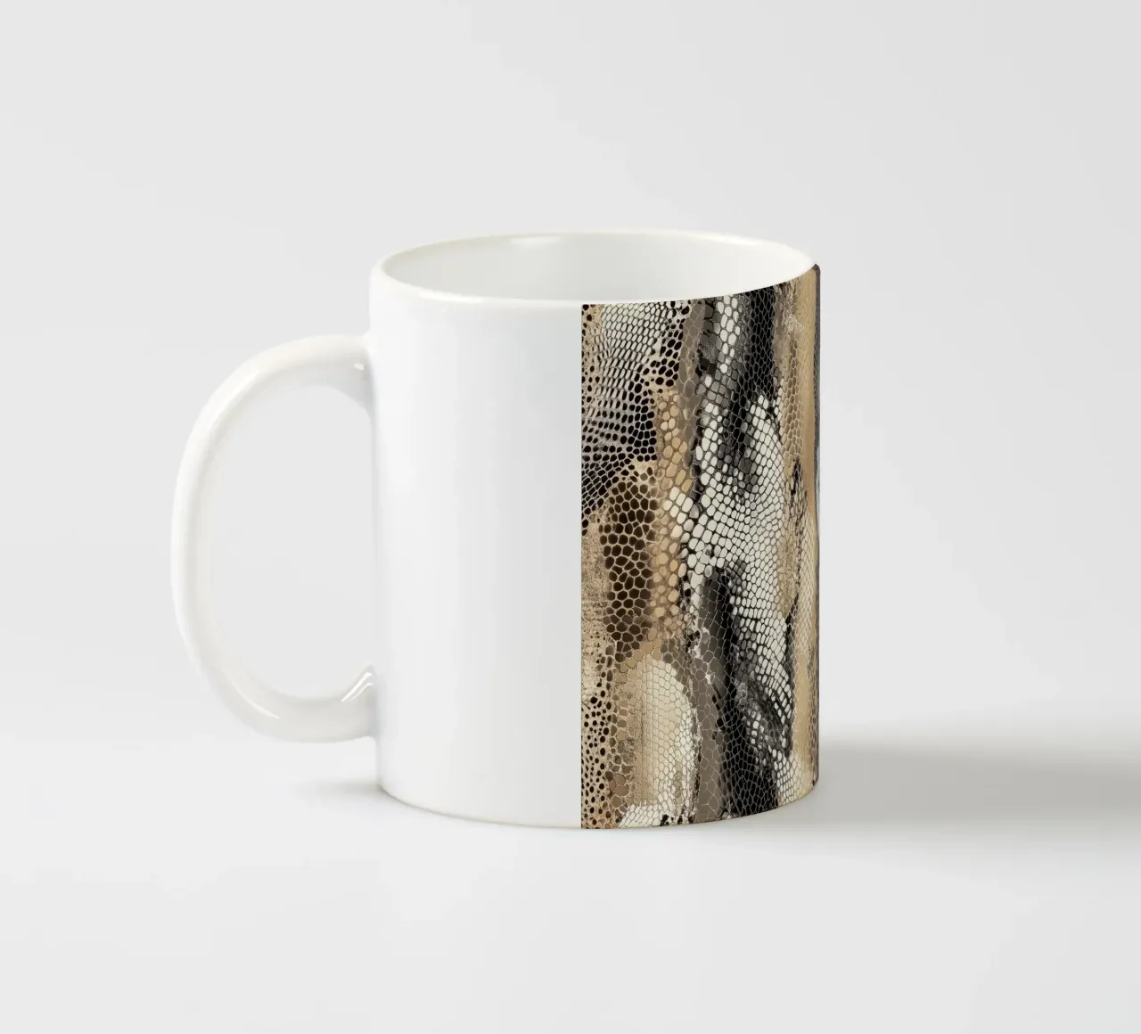 Illustrazione di un serpente alla moda tazza in ceramica da Carinaprint