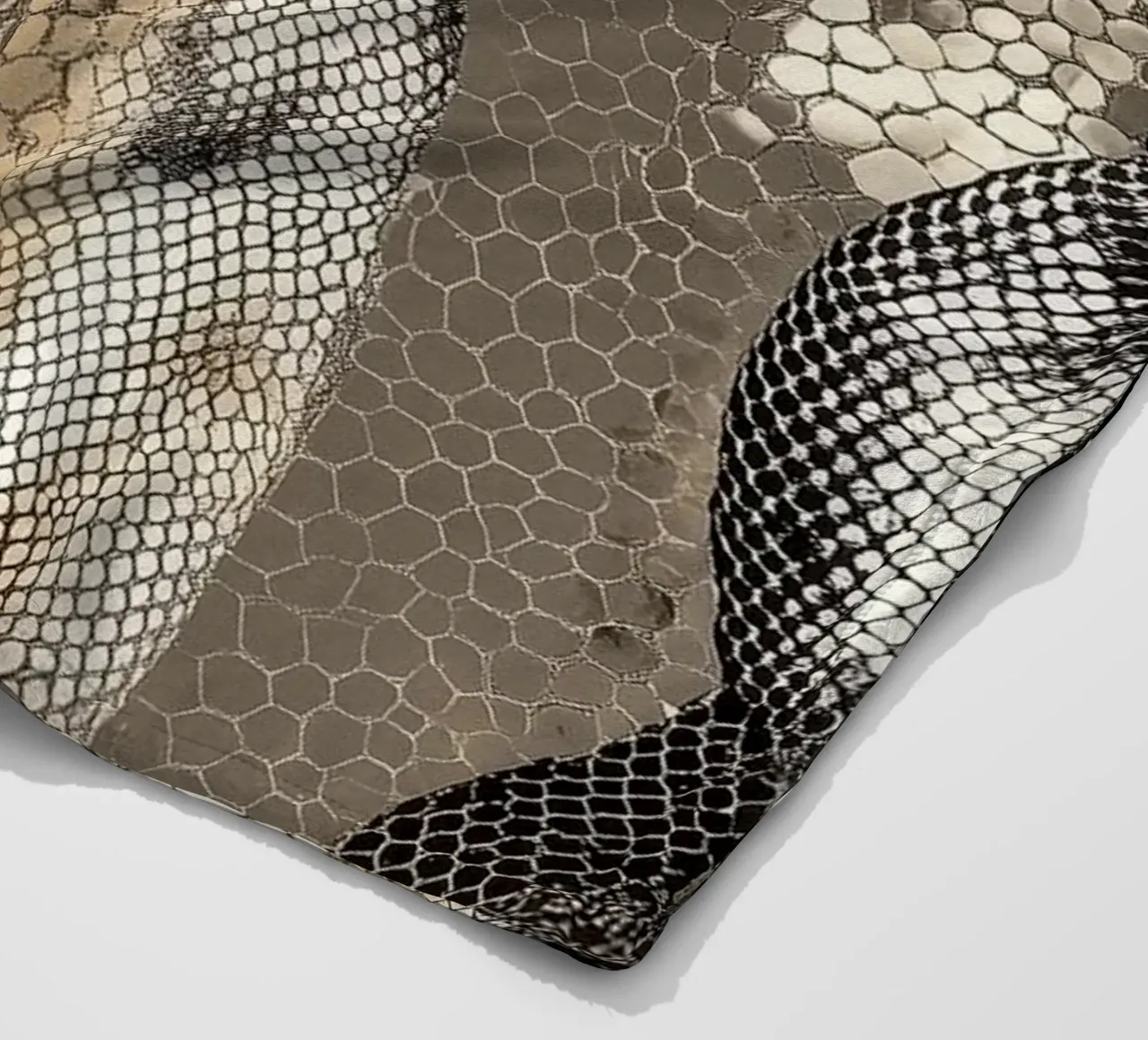 Illustrazione di un serpente alla moda coperta in pile da Carinaprint