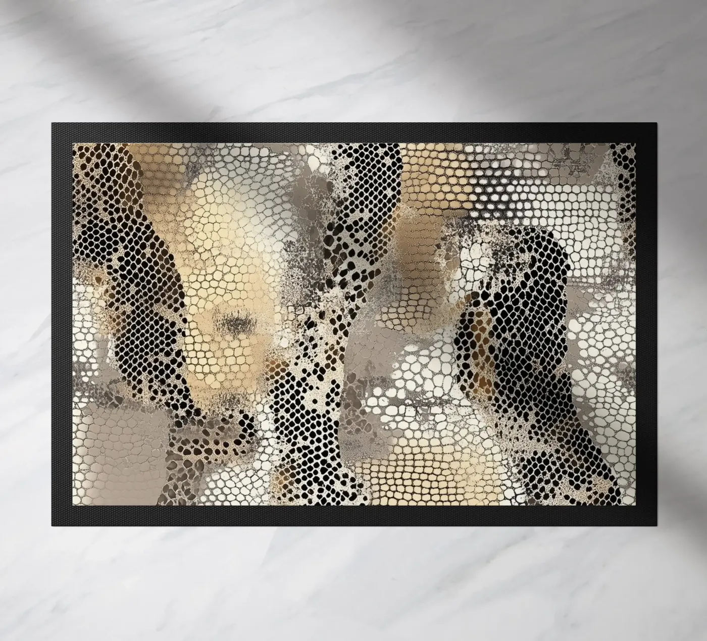 Stylish snake pattern Fußmatte von Carinaprint