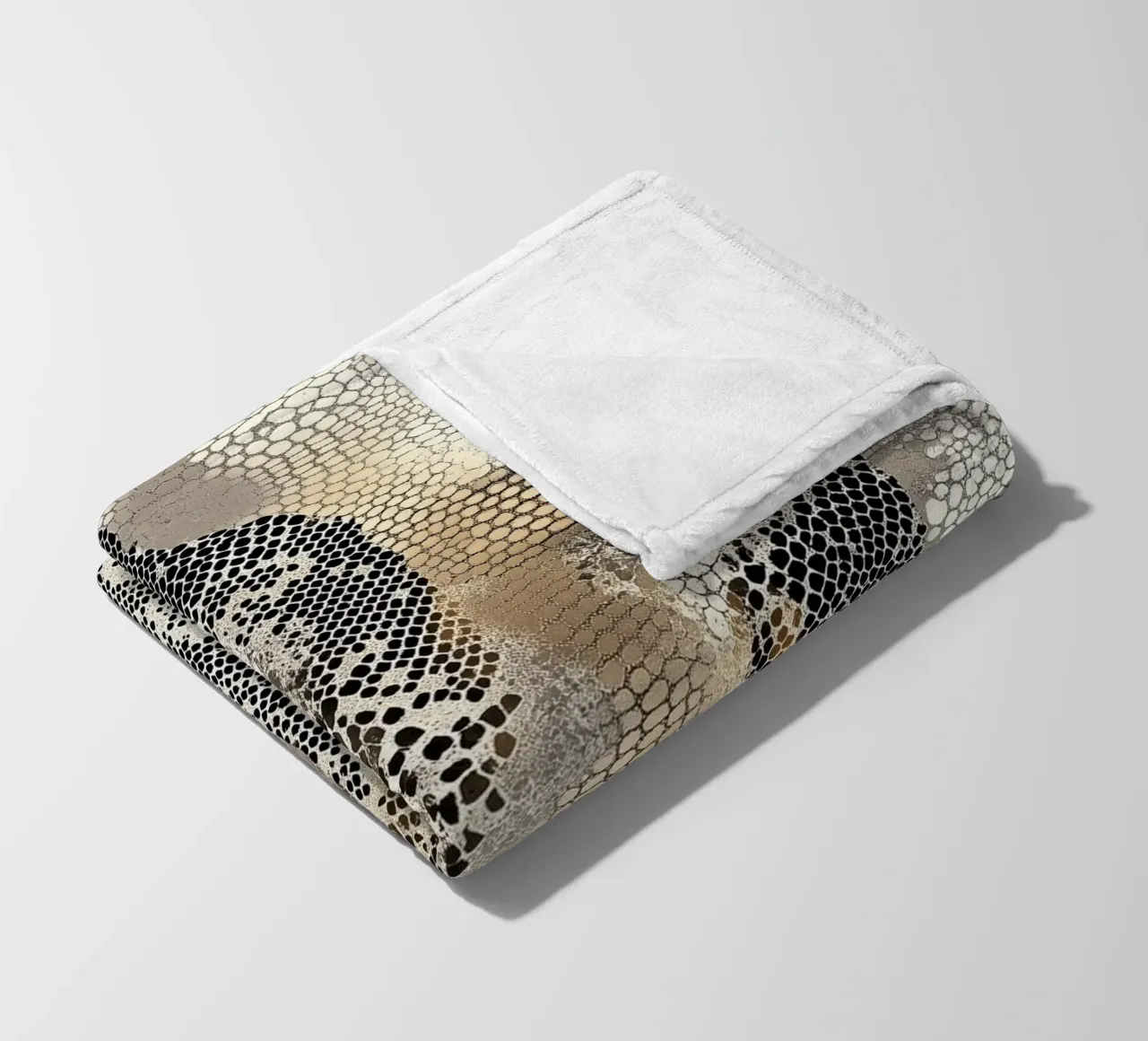 Stylish snake pattern fleece blanket by Carinaprint