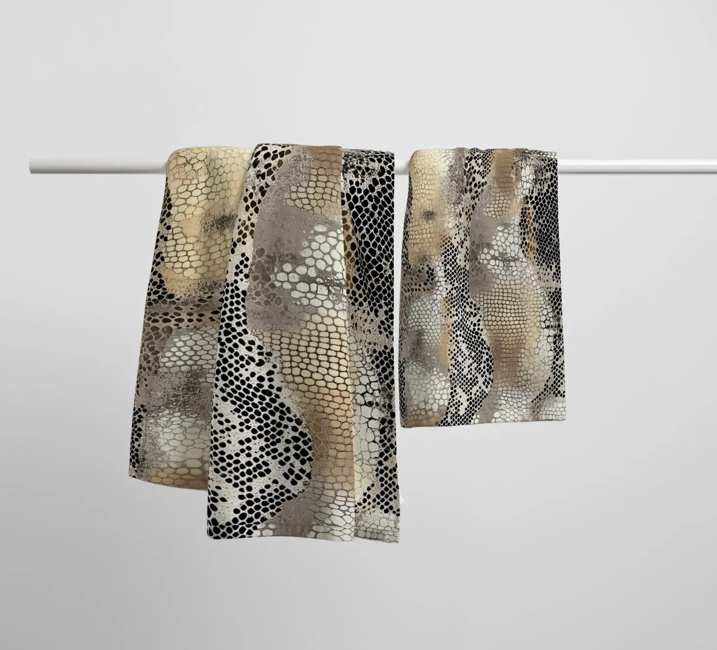 Stylish snake pattern badhanddoek van Carinaprint