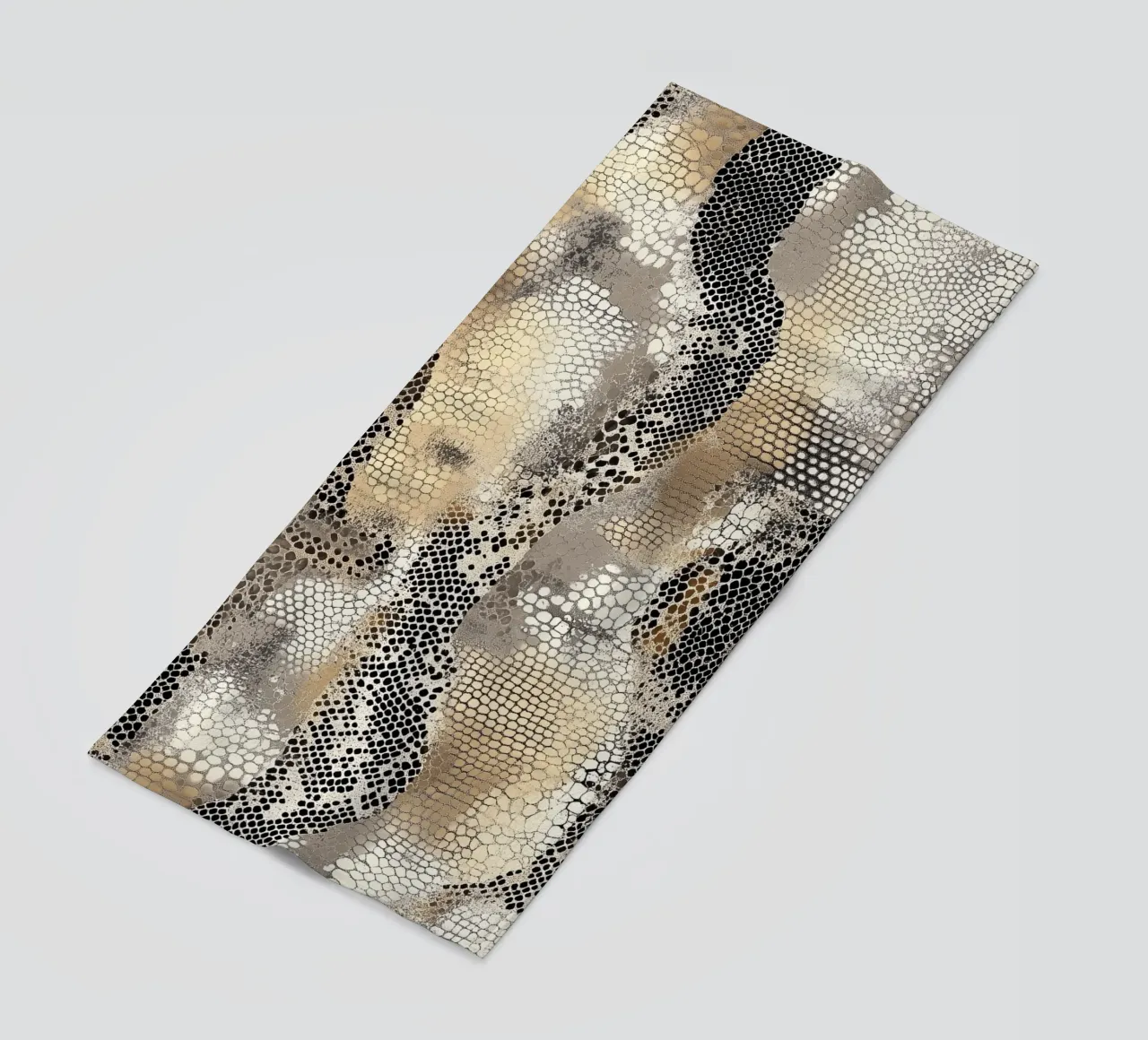 Stylish snake pattern beach towel by Carinaprint