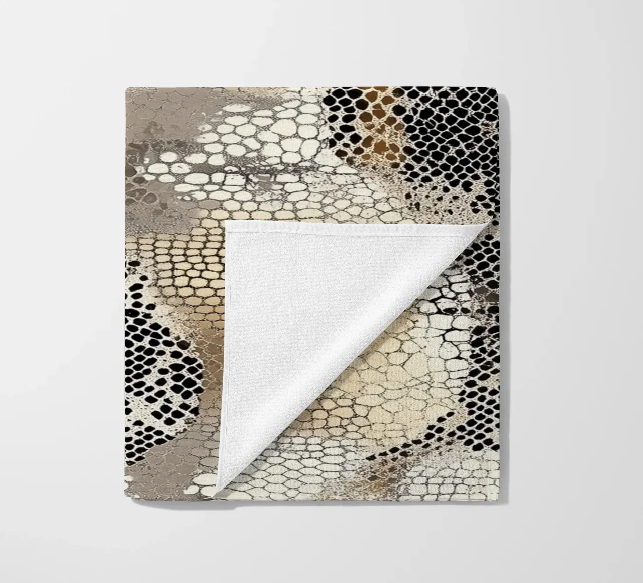 Stylish snake pattern beach towel by Carinaprint