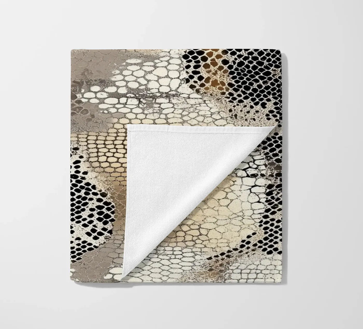 Stylish snake pattern beach towel by Carinaprint