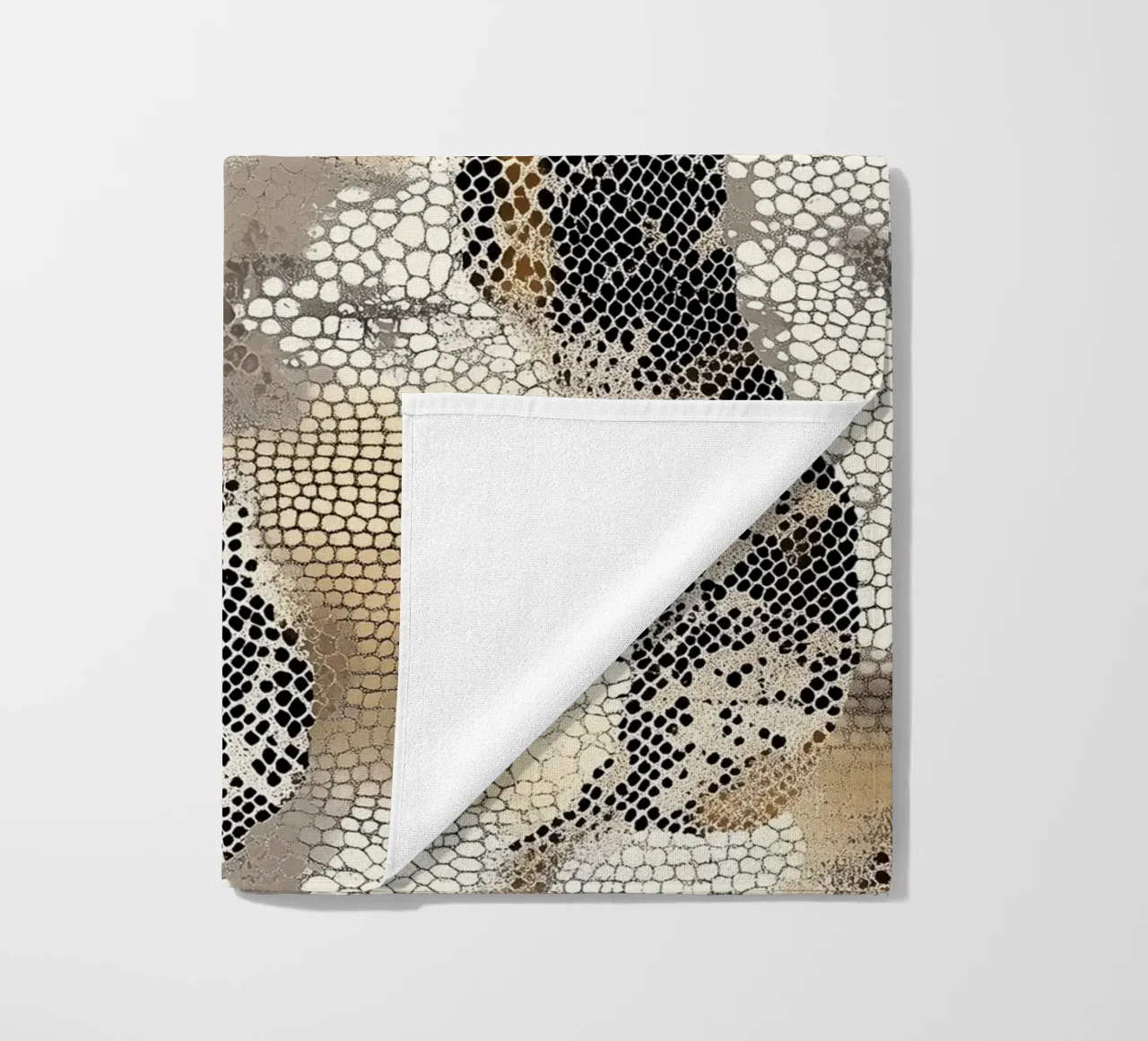 Stylish snake pattern beach towel by Carinaprint