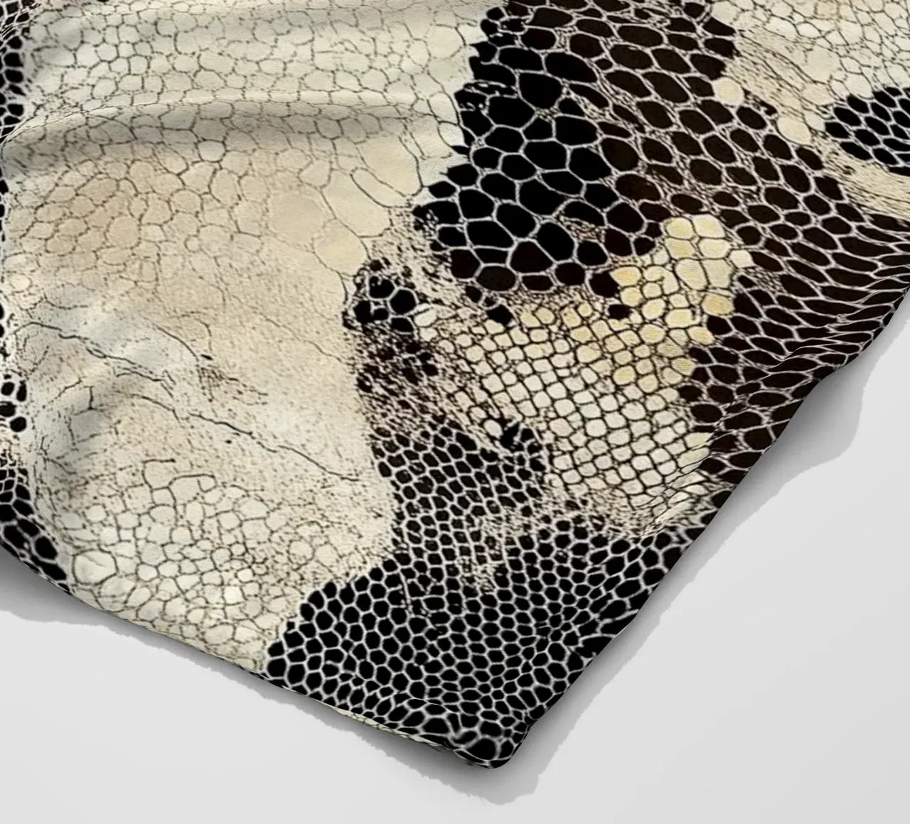 Moda con texture serpente coperta in pile da Carinaprint