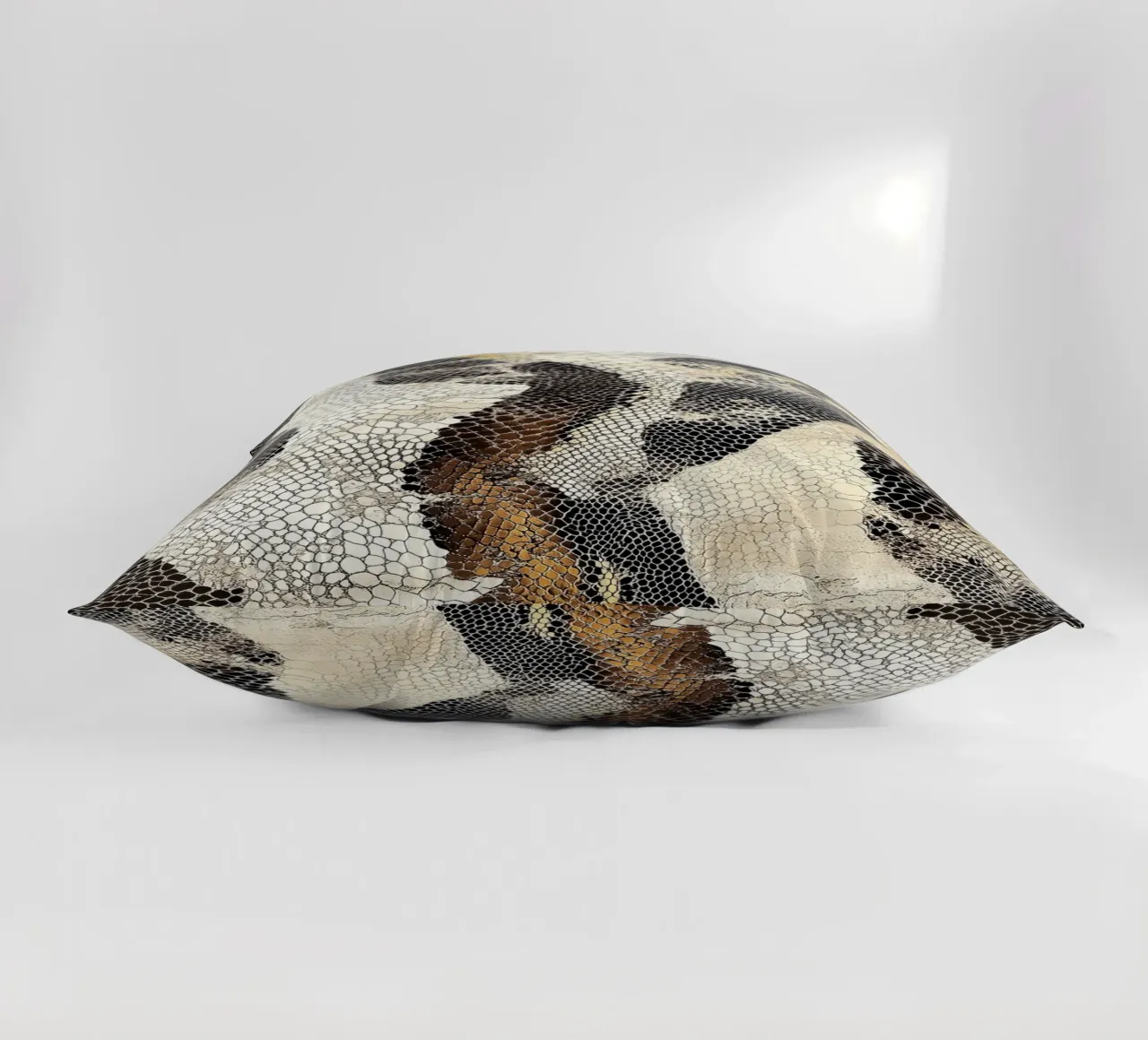 Moda con texture serpente cuscino da Carinaprint