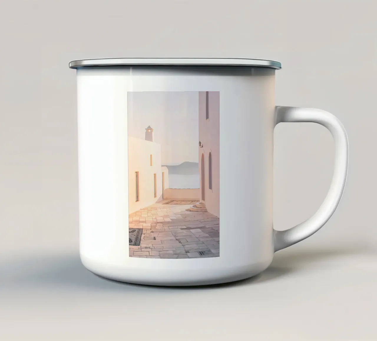 Milos, Grecia I Luce del tramonto dalle Cicladi tazza in smalto da Julie Travel Photography