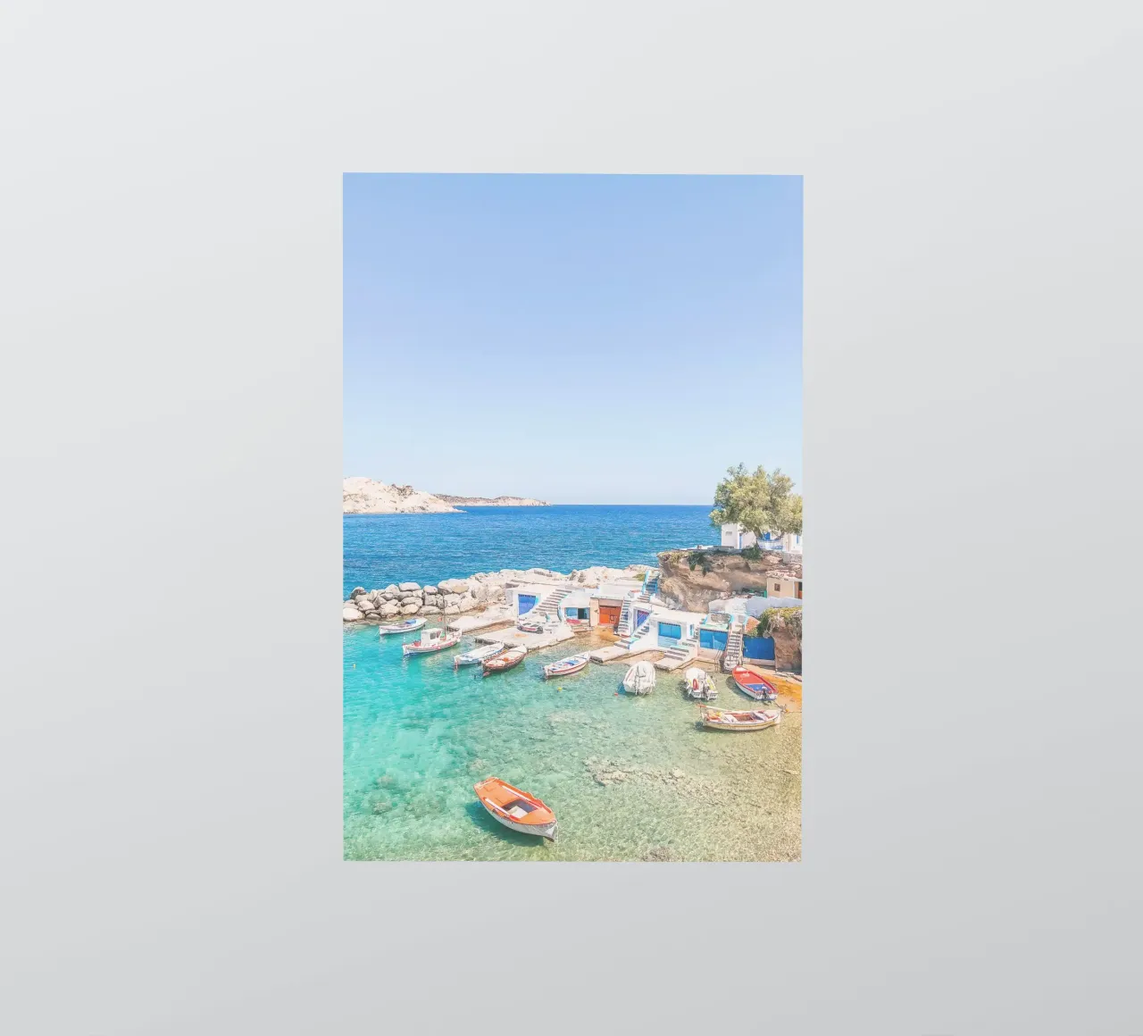 Milos, Grecia I Spiaggia e il colorato villaggio di pescatori di Mandrakia adesivo da Julie Travel Photography